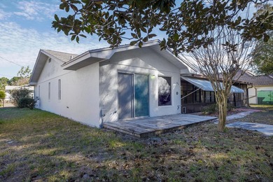 Beautiful three-bedroom, two bath home located in a charming - photo 28
