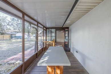 Beautiful three-bedroom, two bath home located in a charming - photo 30