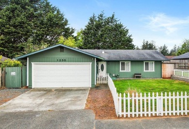 Charming single-level home offering comfort, functionality, and - photo 1