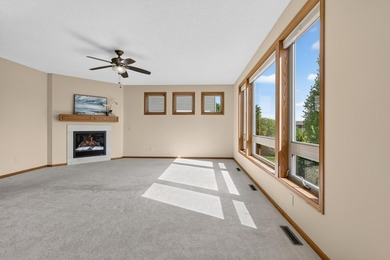 Exceptional pride of ownership is evident throughout this - photo 10