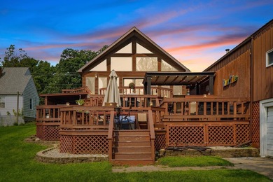 (private lake, pond, creek) Home For Sale in Independence Iowa