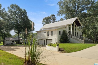 Beautiful 3-bedroom, 3 1/2 bath lakefront home that truly has it - photo 3