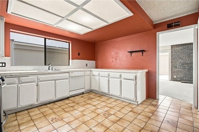Downtown Huntington Beach Fixer Opportunity! Rare opportunity to - photo 10