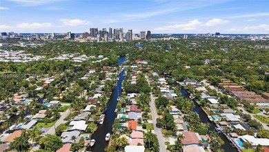 Waterfront,65 feet, with NO fixed bridges to the ocean. This 3 - photo 50