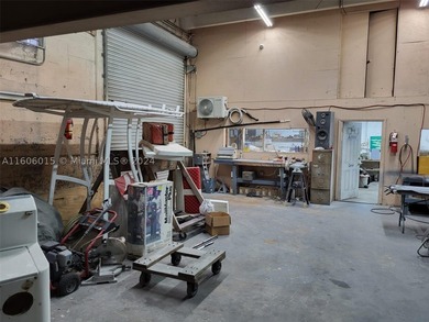 Amazing opportunity Great Warehouse Location in Miami 15 minutes - photo 14