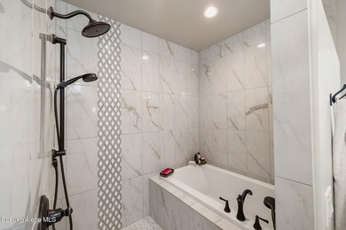 Experience North Idaho luxury with this exquisite, custom-built - photo 21