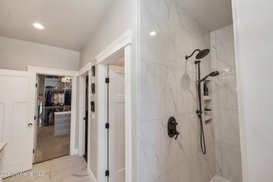 Experience North Idaho luxury with this exquisite, custom-built - photo 22
