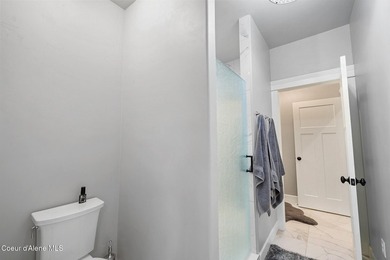 Experience North Idaho luxury with this exquisite, custom-built - photo 27
