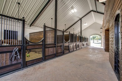 Private Equestrian Estate. A rare opportunity to own a turnkey - photo 28