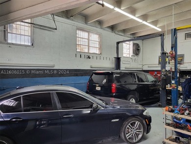Amazing opportunity Great Warehouse Location in Miami 15 minutes - photo 30