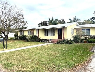 Lake Okeechobee Home For Sale in Pahokee Florida