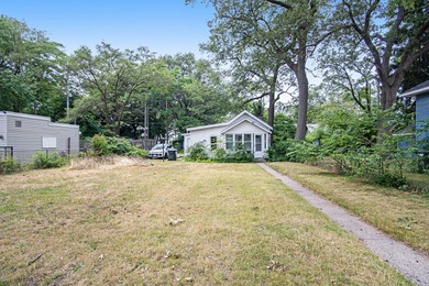 (private lake, pond, creek) Home Sale Pending in Muskegon Michigan