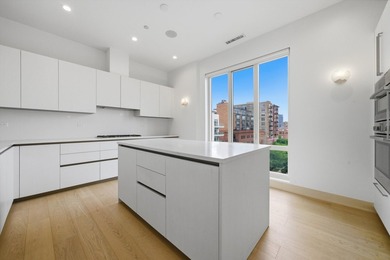 Beautifully designed 3-bedroom + den, 3.1-bath corner residence - photo 12