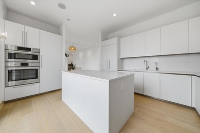 Beautifully designed 3-bedroom + den, 3.1-bath corner residence - photo 13