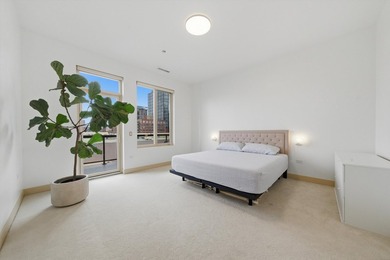Beautifully designed 3-bedroom + den, 3.1-bath corner residence - photo 17