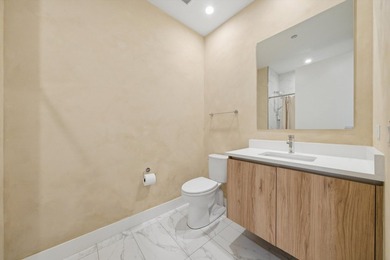 Beautifully designed 3-bedroom + den, 3.1-bath corner residence - photo 25