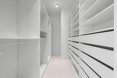 BOATERS DREAM!!! Dock your boat in your back yard w/50amp elec