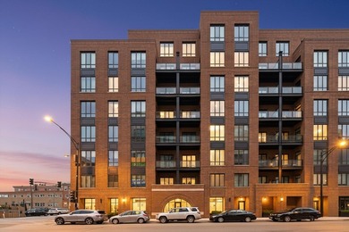 Beautifully designed 3-bedroom + den, 3.1-bath corner residence - photo 31