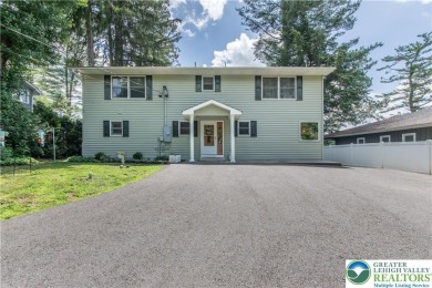 Lake Home For Sale in Saylorsburg, Pennsylvania
