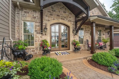 Experience the epitome of luxury living in this spectacular home - photo 4