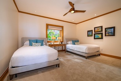 This exquisitely furnished residence offers luxury resort-style - photo 11