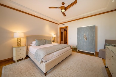 This exquisitely furnished residence offers luxury resort-style - photo 12