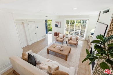 Stunningly renovated townhome overlooking a beautifully - photo 8