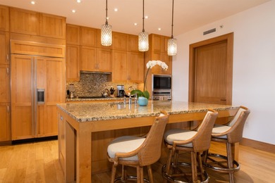 This exquisitely furnished residence offers luxury resort-style - photo 19