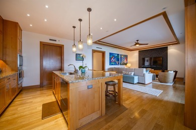 This exquisitely furnished residence offers luxury resort-style - photo 20