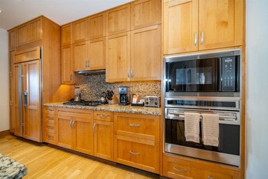 This exquisitely furnished residence offers luxury resort-style - photo 22