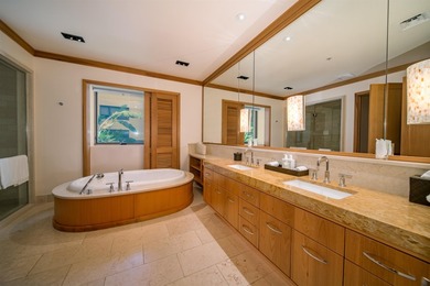 This exquisitely furnished residence offers luxury resort-style - photo 27