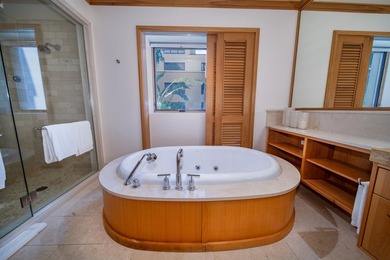 This exquisitely furnished residence offers luxury resort-style - photo 28