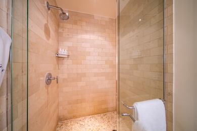 This exquisitely furnished residence offers luxury resort-style - photo 34