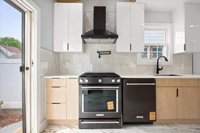 Space, Style, and Sophistication - A Fully Renovated Colonial on - photo 18