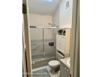 BACK ON THE MARKET! Welcome to this beautifully maintained - photo 18
