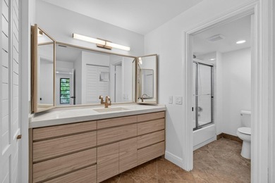 UPDATED UPPER CORNER 2 BED, 2BTH CONDO W/LAKEVIEWS. FRESHLY - photo 24