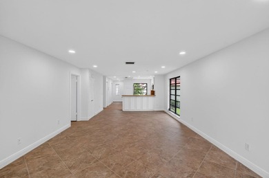 UPDATED UPPER CORNER 2 BED, 2BTH CONDO W/LAKEVIEWS. FRESHLY - photo 35