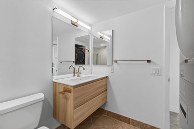 UPDATED UPPER CORNER 2 BED, 2BTH CONDO W/LAKEVIEWS. FRESHLY - photo 40