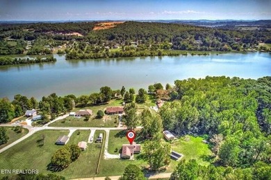 Move-In Ready Lakeview Retreat on a quiet cul-de-sac. Easy - photo 3