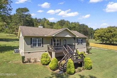 Move-In Ready Lakeview Retreat on a quiet cul-de-sac. Easy - photo 5