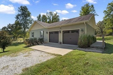 Move-In Ready Lakeview Retreat on a quiet cul-de-sac. Easy - photo 7