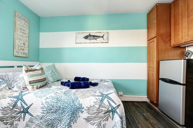 This beach-block studio sits just steps from the iconic Ocean