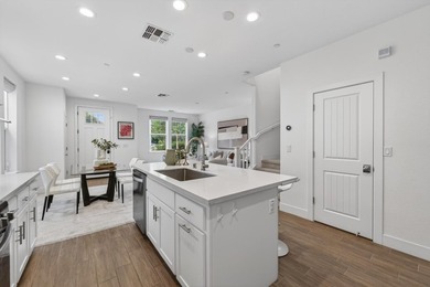 Welcome to this beautifully maintained end-unit, townhome-style - photo 11