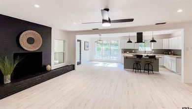 Beautiful mid-century modern home, a rare find in Hideaway! This - photo 14