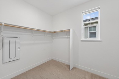 Welcome to this beautifully maintained end-unit, townhome-style - photo 19