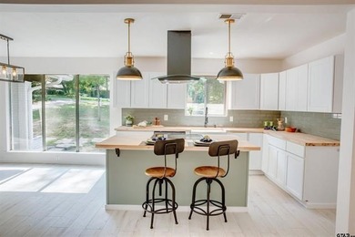 Beautiful mid-century modern home, a rare find in Hideaway! This - photo 20
