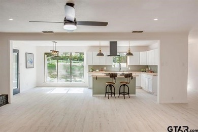 Beautiful mid-century modern home, a rare find in Hideaway! This - photo 21