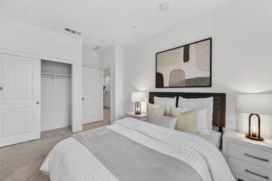 Welcome to this beautifully maintained end-unit, townhome-style - photo 23