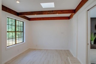 Beautiful mid-century modern home, a rare find in Hideaway! This - photo 23