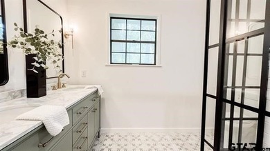 Beautiful mid-century modern home, a rare find in Hideaway! This - photo 26